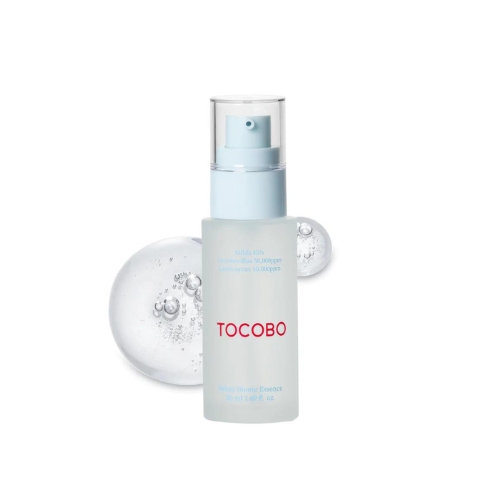 TOCOBO – Bifida Biome Essence med hele tre probiotika som er tilsatt for å roe ned huden din, virke revitaliserende og samtidig styrke hudens naturlige barriere i tillegg til Niacinamide og Adenosine for oppstrammende og anti-aging effekt.